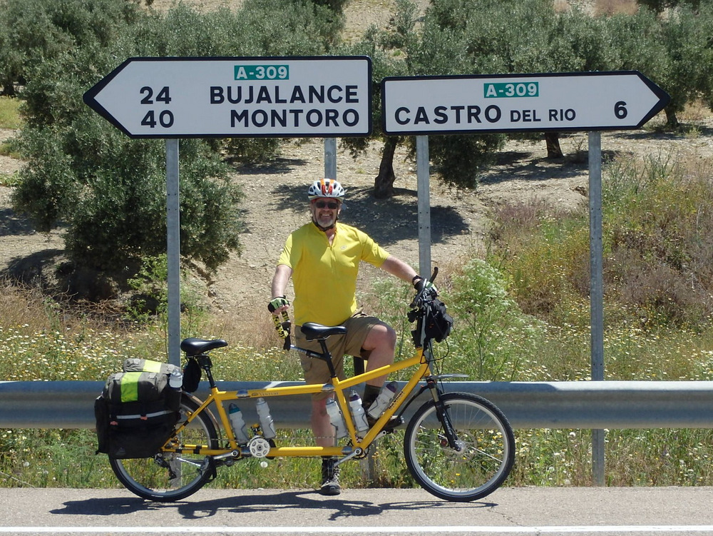 Dennis Struck and the Bee on A-309 (just now), heading for Castro del Rio (Andalucia, Spain).